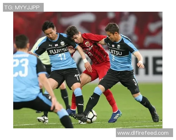 中国与卡塔尔足球友谊赛激战正酣双方互交白卷零比零平局收场